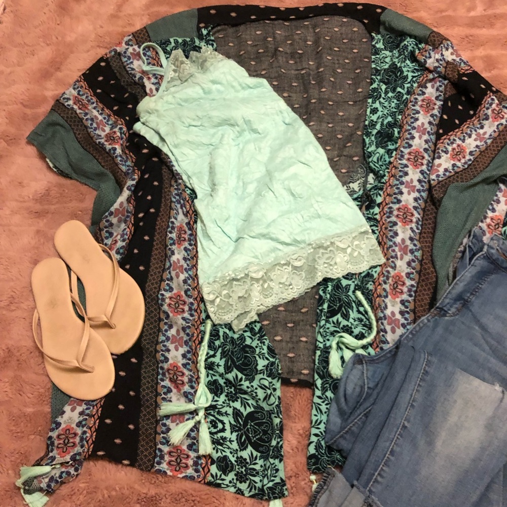 🔥🔥5/$50🔥🔥Blue floral Kimono